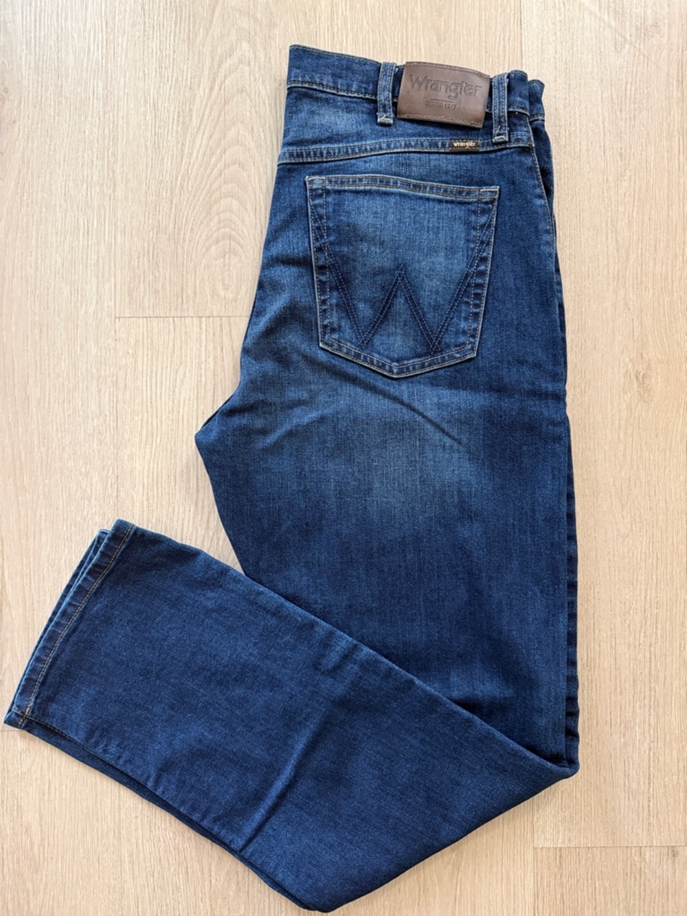 Wrangler Men’s Indigo Slim Straight Jeans